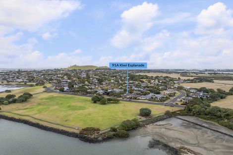 Photo of property in 91a Kiwi Esplanade, Mangere Bridge, Auckland, 2022