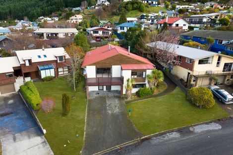 Photo of property in 8 Avalon Crescent, Fernhill, Queenstown, 9300