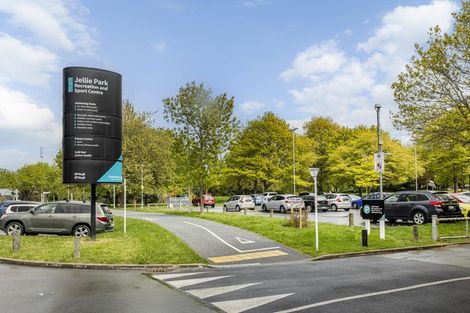 Photo of property in 213 Memorial Avenue, Burnside, Christchurch, 8053