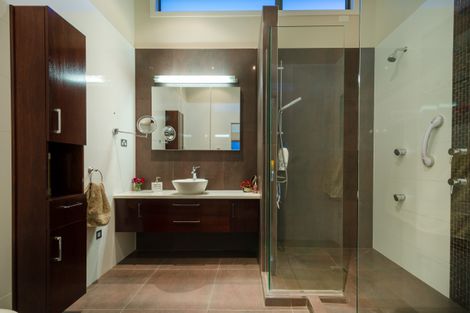 Photo of property in 5a Bernleigh Terrace, West Harbour, Auckland, 0618