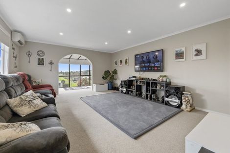 Photo of property in 75 Mould Street, Waitara, 4320