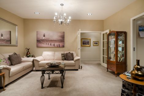 Photo of property in 5a Bernleigh Terrace, West Harbour, Auckland, 0618