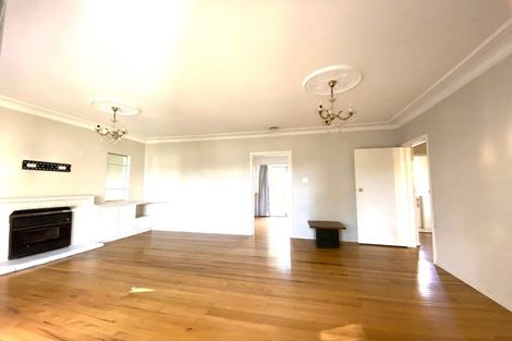 Photo of property in 18 Yeovil Road, Te Atatu Peninsula, Auckland, 0610