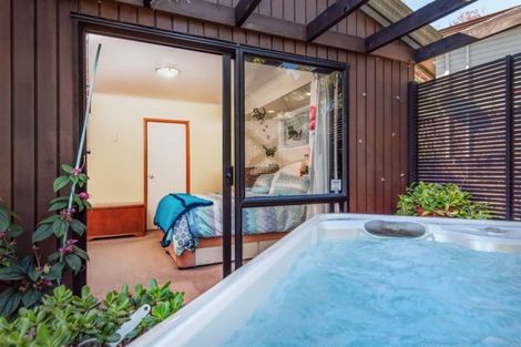 Photo of property in 8 Kallista Place, Browns Bay, Auckland, 0630