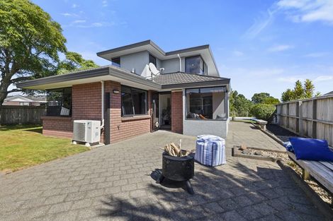 Photo of property in 16 Karina Road, Merrilands, New Plymouth, 4312