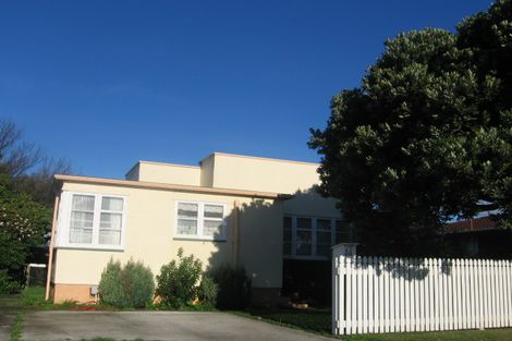 Photo of property in 82 Cambridge Terrace, Waterloo, Lower Hutt, 5011