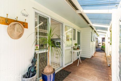 Photo of property in 2 Cliff Street, Pahi, Paparoa, 0571