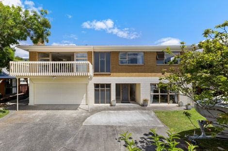 Photo of property in 14 Birdie Place, Red Beach, 0932
