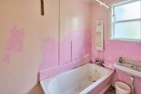 Photo of property in 96 Molesworth Street, Taita, Lower Hutt, 5011