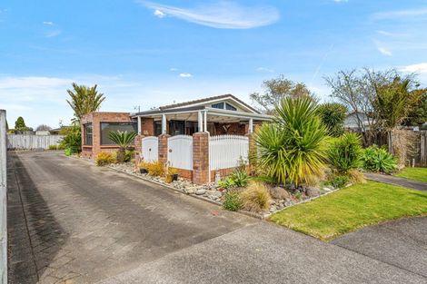 Photo of property in 8 Argyle Place, Highlands Park, New Plymouth, 4312