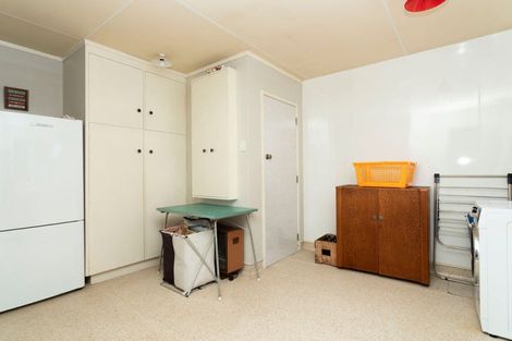 Photo of property in 21 Chamberlain Street, Dannevirke, 4930