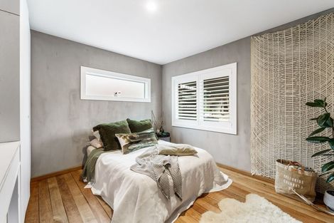 Photo of property in 110 Candia Road, Henderson Valley, Auckland, 0614