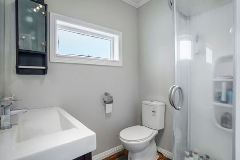 Photo of property in 3 Pleasant Road, Glen Eden, Auckland, 0602