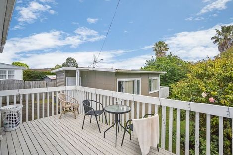 Photo of property in 3 Pleasant Road, Glen Eden, Auckland, 0602