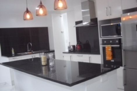 Photo of property in 8 Glen Vista Place, Bayview, Auckland, 0629