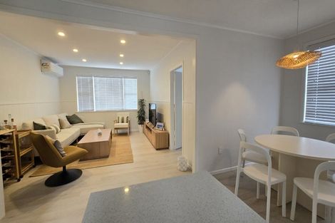 Photo of property in 19 Sheridan Drive, New Lynn, Auckland, 0600