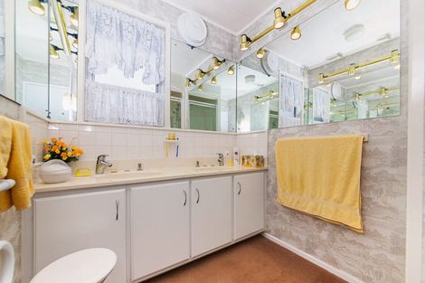 Photo of property in 29 Felgrove Street, Glendene, Auckland, 0602