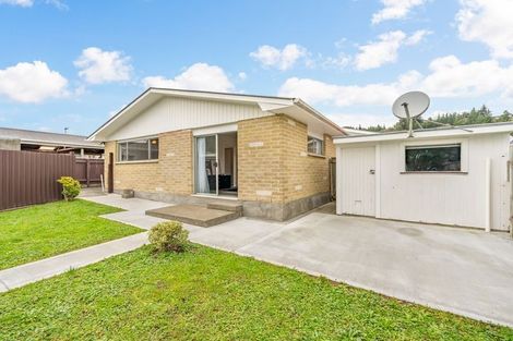 Photo of property in 2/5 Oregon Drive, Maoribank, Upper Hutt, 5018