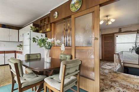 Photo of property in 84 Royal View Road, Te Atatu South, Auckland, 0610