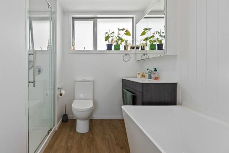 Photo of property in 2/126a Middlepark Road, Sockburn, Christchurch, 8042