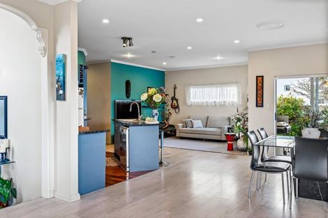 Photo of property in 21 Cinnabar Place, Westgate, Auckland, 0614