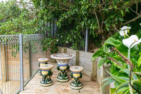 Photo of property in 100 Owhiro Bay Parade, Owhiro Bay, Wellington, 6023