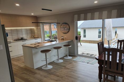 Photo of property in 32 Eagles Way, Cable Bay, 0420