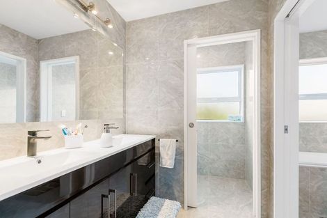 Photo of property in 28 Shah Place, Glen Eden, Auckland, 0602