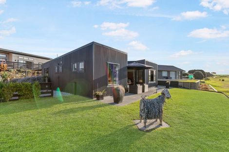 Photo of property in 21 Golf Vue Place, Castlecliff, Whanganui, 4501