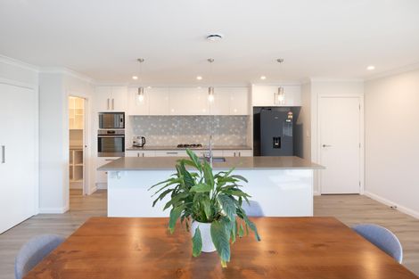 Photo of property in 6 Atlantic Drive, Fitzherbert, Palmerston North, 4410