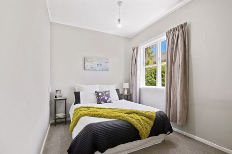 Photo of property in 120 Miromiro Road, Normandale, Lower Hutt, 5010