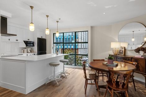 Photo of property in Regent Courts, 2/75 Gloucester Street, Christchurch Central, Christchurch, 8013
