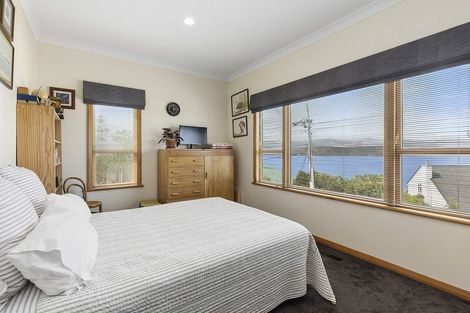 Photo of property in 156 Nevay Road, Karaka Bays, Wellington, 6022
