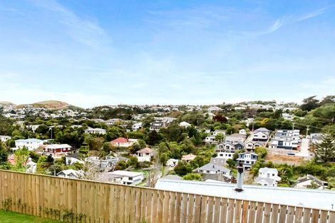 Photo of property in 9 Innes Way, Newlands, Wellington, 6037