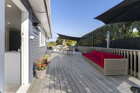 Photo of property in 21 Lowtherhurst Road, Massey, Auckland, 0614