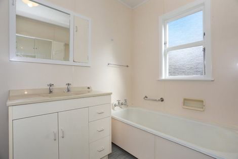 Photo of property in 11 Follett Street, Marton, 4710