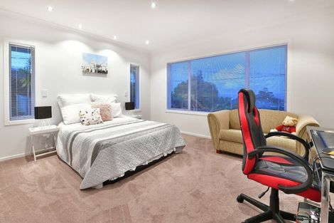 Photo of property in 1/56 Woodlands Crescent, Browns Bay, Auckland, 0630