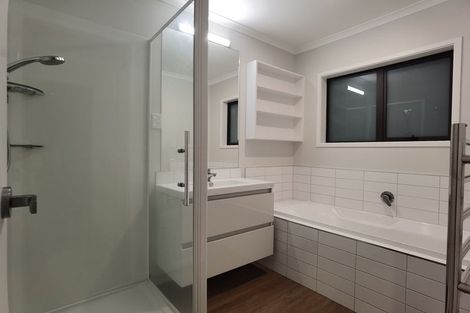 Photo of property in 125 Riverpark Crescent, Henderson, Auckland, 0610