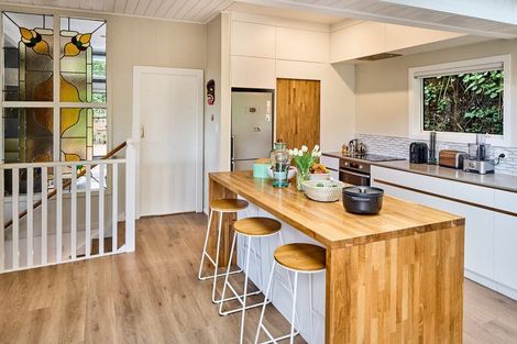 Photo of property in 98 Motuhara Road, Plimmerton, Porirua, 5026