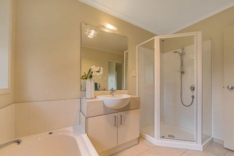 Photo of property in 5 Saltwood Street, Red Beach, 0932