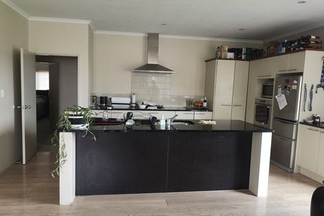 Photo of property in 41 Speyside Crescent, Flat Bush, Auckland, 2016