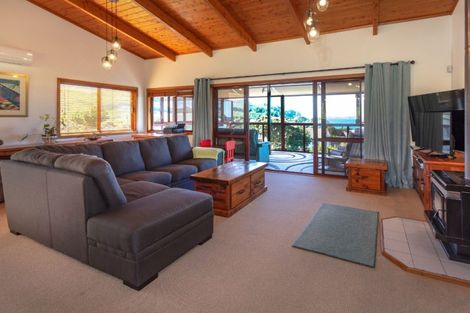 Photo of property in 124 Titiro Place, Onemana, Whangamata, 3691