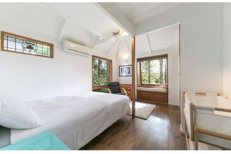 Photo of property in 125 Laingholm Drive, Laingholm, Auckland, 0604