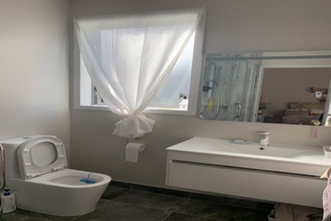 Photo of property in 82 Admirals Court Drive, Greenhithe, Auckland, 0632