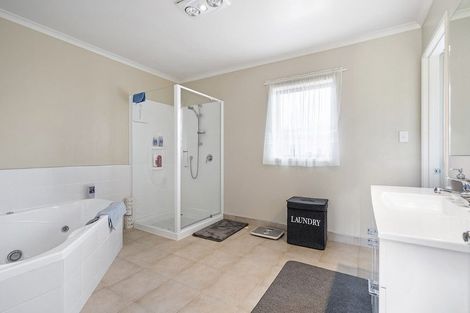 Photo of property in 36 Madison Street, Cambridge, 3434