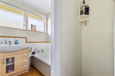 Photo of property in 2 Hawk Place, Selwyn Heights, Rotorua, 3015