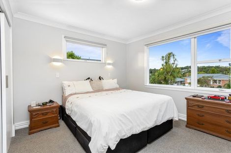 Photo of property in 19 Lawrence Crescent, Hillpark, Auckland, 2102