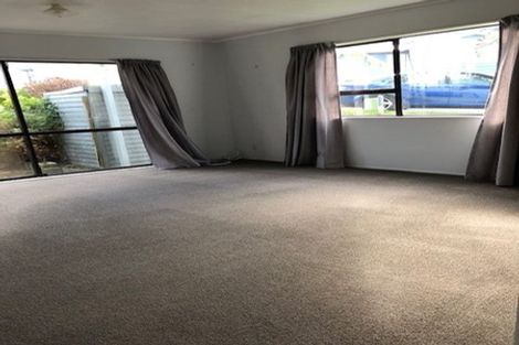 Photo of property in 26 Cheltenham Terrace, Newlands, Wellington, 6037