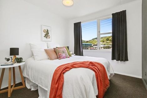 Photo of property in 6c Rewa Terrace, Tawa, Wellington, 5028