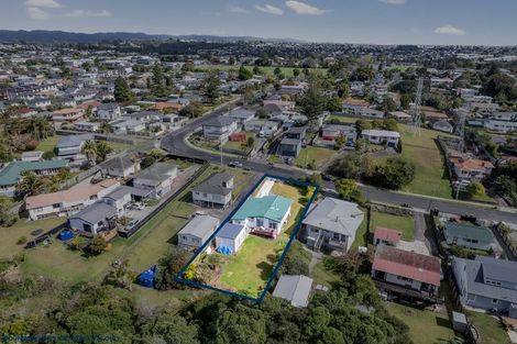 Photo of property in 35 Beaubank Road, Kelston, Auckland, 0602